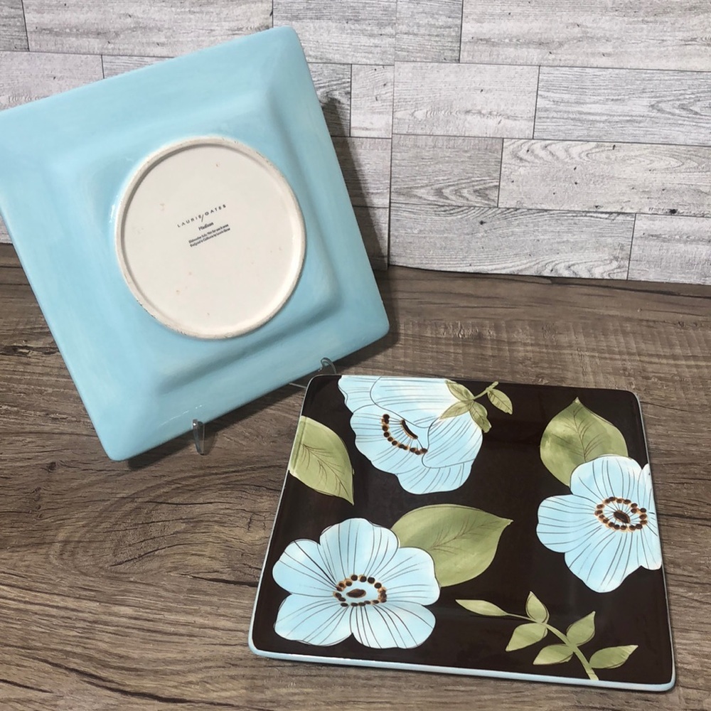 Laurie Gates plates blue flower